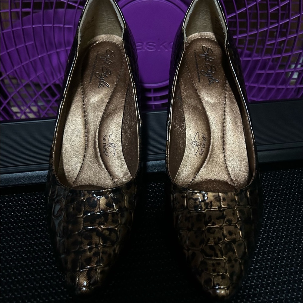 Comfortable patterned heels!